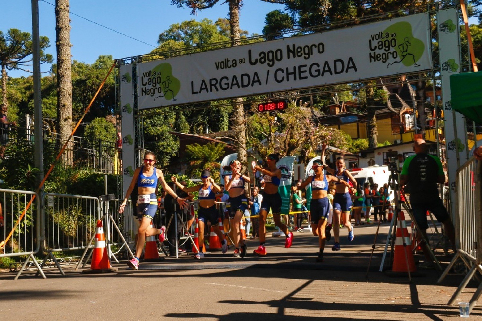 Volta ao Lago Negro reúne 235 atletas em Gramado