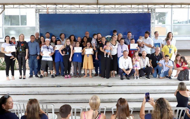 Prefeito, vice-prefeito e secretários com um cromossomo a mais foram empossados ontem em evento da Apae e prefeitura