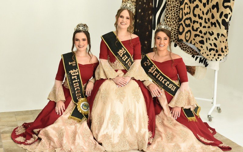 A recepção da festa de aniversário será feita pelas soberanas de Lindolfo Collor: Rainha Vitória Santos, 1ª Princesa Milena Schmitz e 2ª Princesa Thuane Vagner