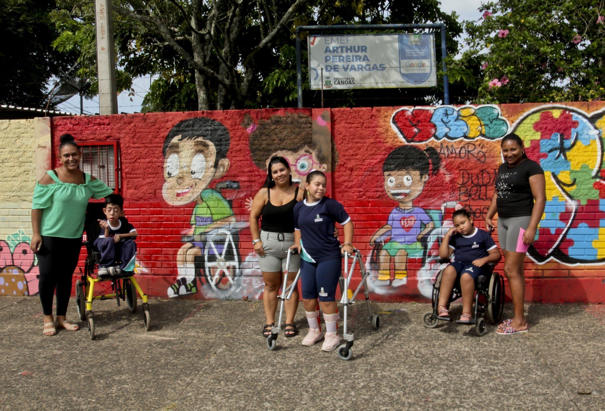 Muros de escola municipal ganham vida em Canoas