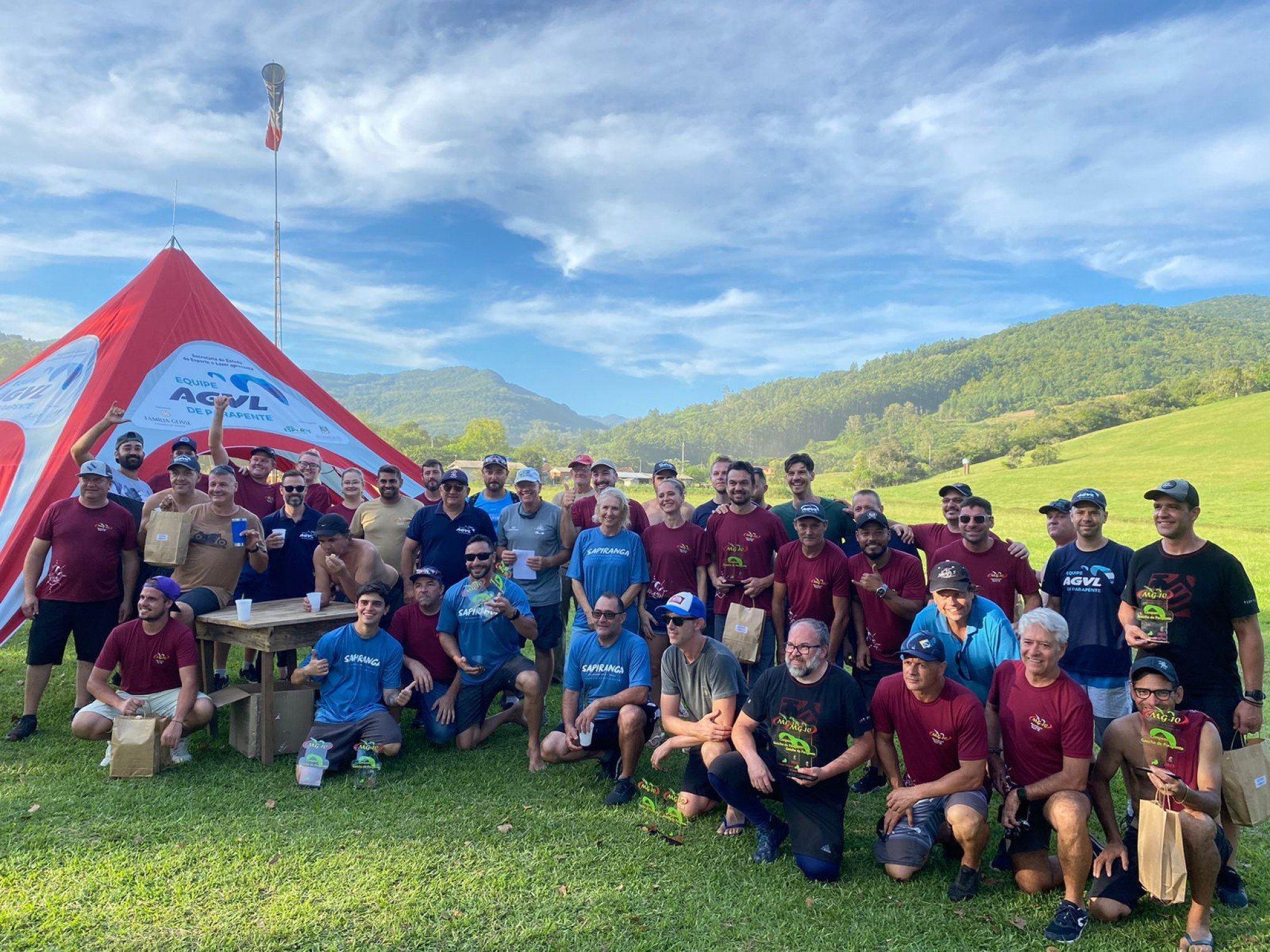 Pilotos de parapente competem por vagas no Campeonato Brasileiro 2024