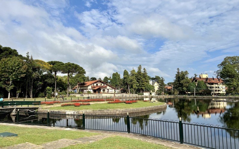 Centro de Cultura de Gramado, junto ao Lago Joaquina Rita Bier