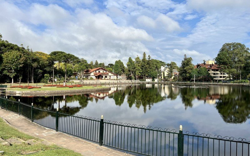 Centro de Cultura de Gramado, junto ao Lago Joaquina Rita Bier