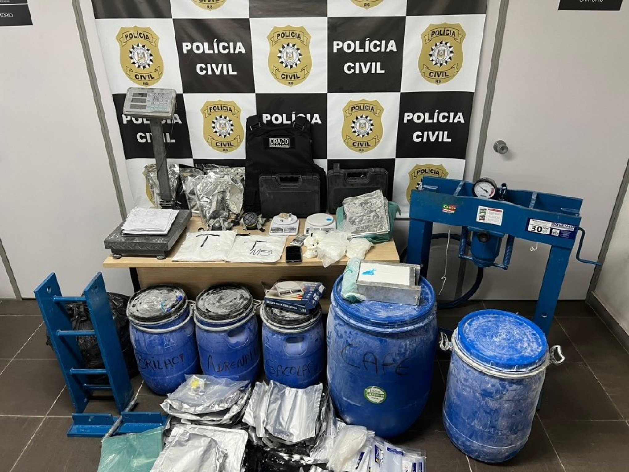 Polícia Civil fecha laboratório de cocaína em Canoas que era inspirado em série de TV