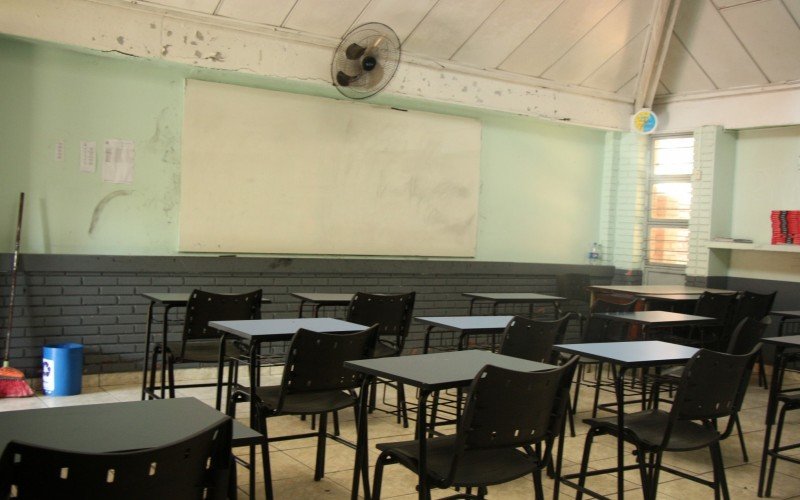 20 DE ABRIL: Autoridades do RS orientam que "não haja alteração na rotina das escolas"