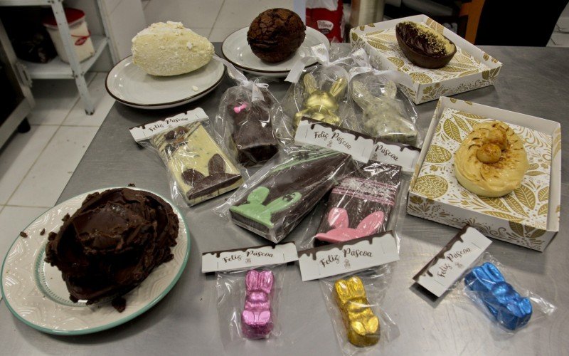 Ovos, barras e coelhos de chocolate produzidos de forma artesanal fomentam a economia local