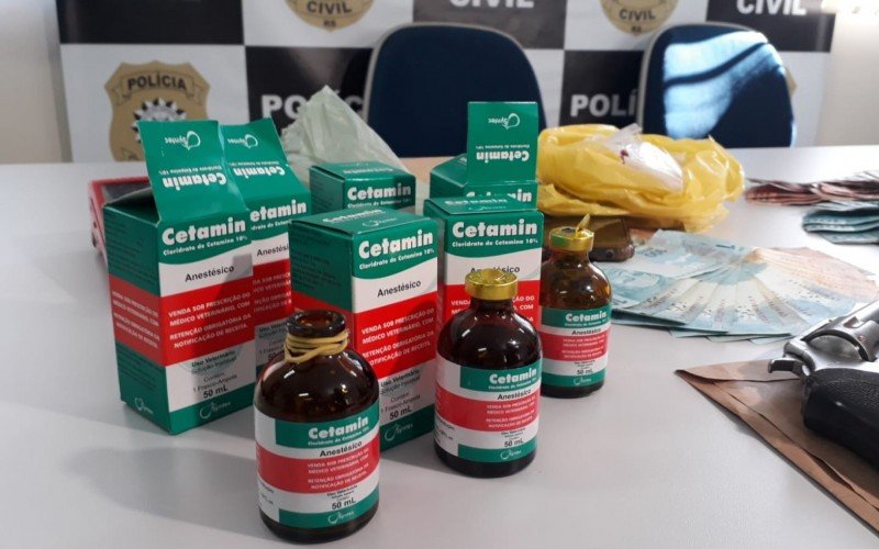 Medicamento de uso veterinário é apreendido durante operação contra tráfico de drogas e armas no Vale do Sinos
