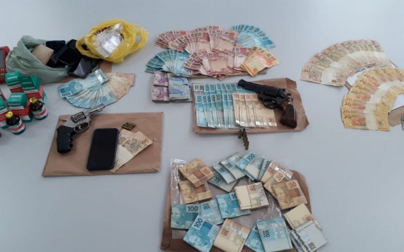 Medicamento de uso veterinário é apreendido durante operação contra tráfico de drogas e armas no Vale do Sinos