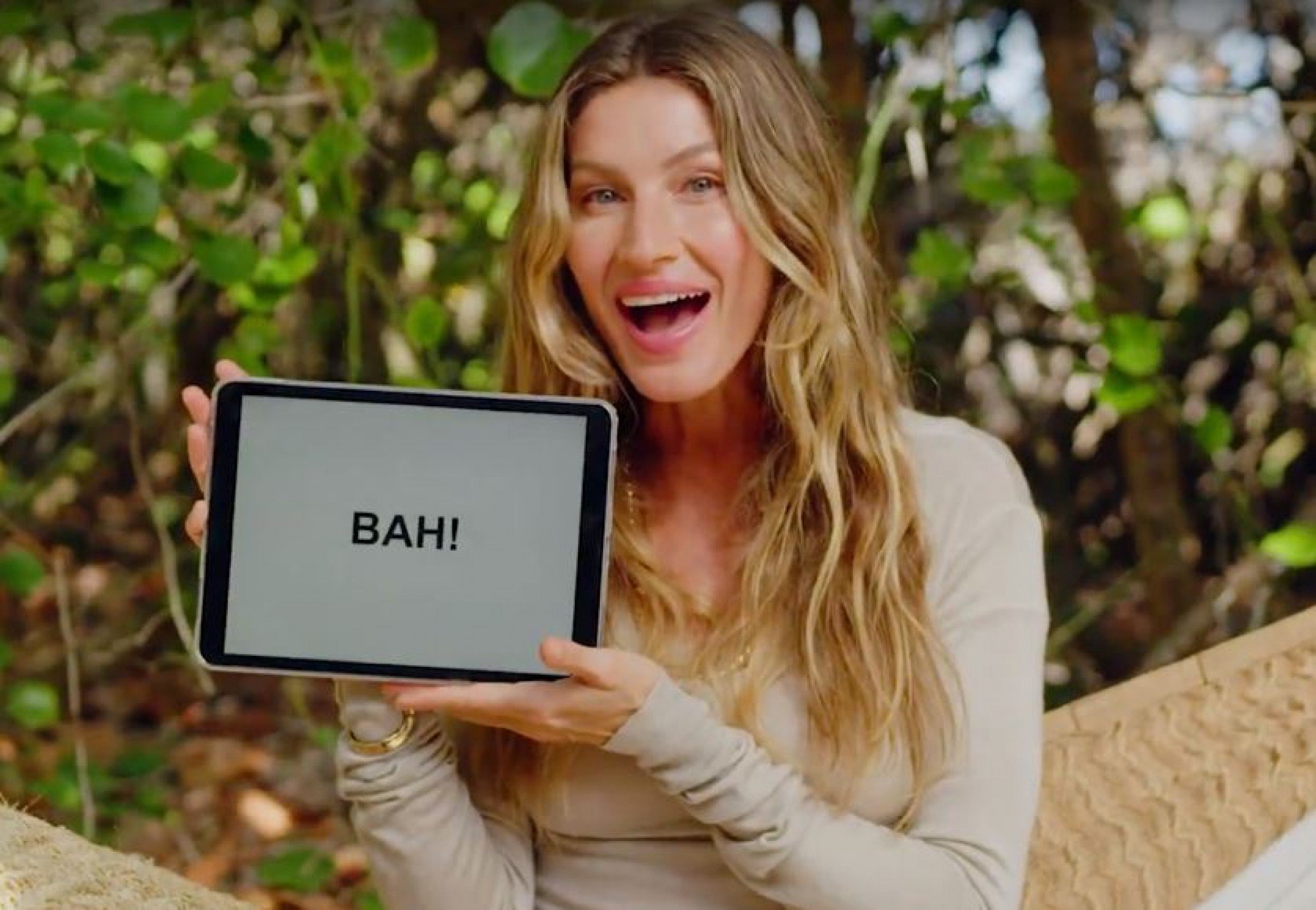 Gisele Bündchen apresenta expressões gaúchas em vídeo para Vanity Fair