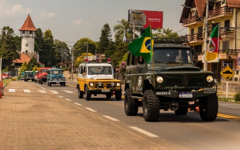 Encontro de carros da marca Willys em Nova Petrópolis