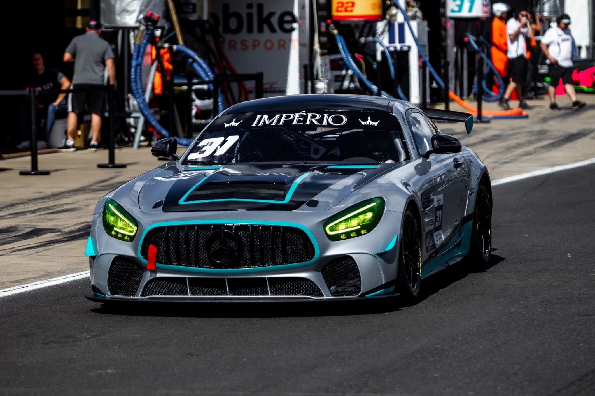 Carros preparados pela MC Tubarão dominam treino classificatório da GT4