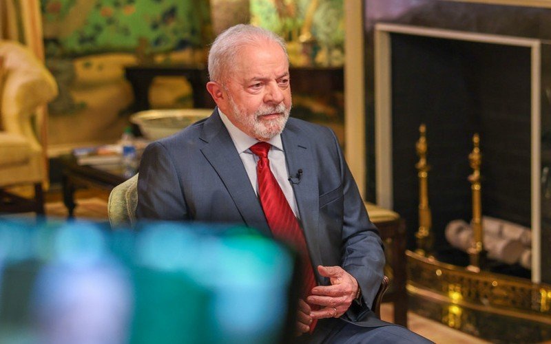 Lula já havia adiado o embarque da comitiva presidencial por um dia, deste sábado para a manhã de domingo