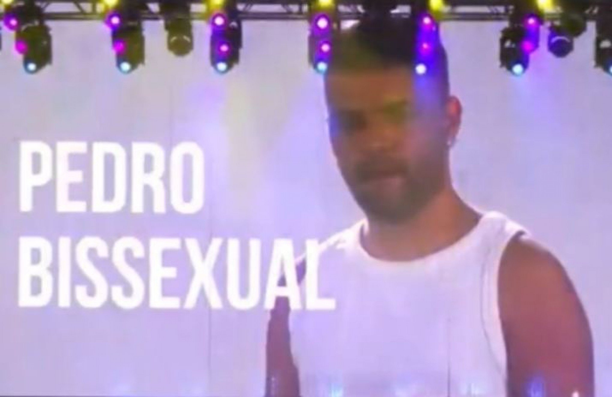 Pedro Sampaio assume ser bissexual durante show no Lollapalooza