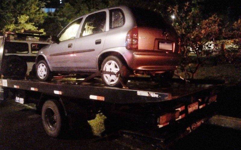 Homem é preso com carro roubado e simulacro de arma de fogo no Vale do Sinos