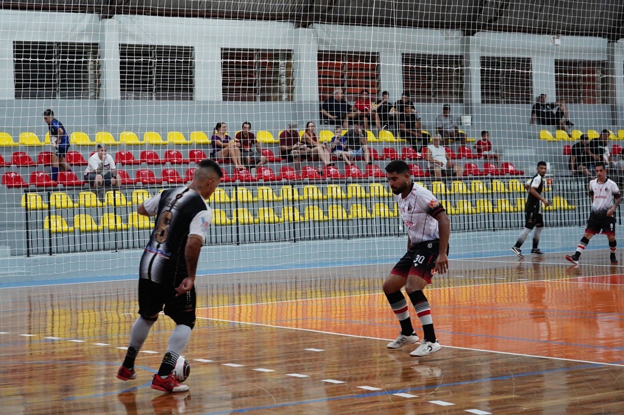 Segue acirrada a disputa por vagas às semifinais do Futsal Série Ouro
