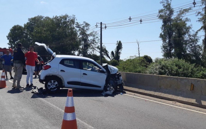 Acidente ocorreu sobre o viaduto de acesso à Sapucaia do Sul, no km 252 da rodovia