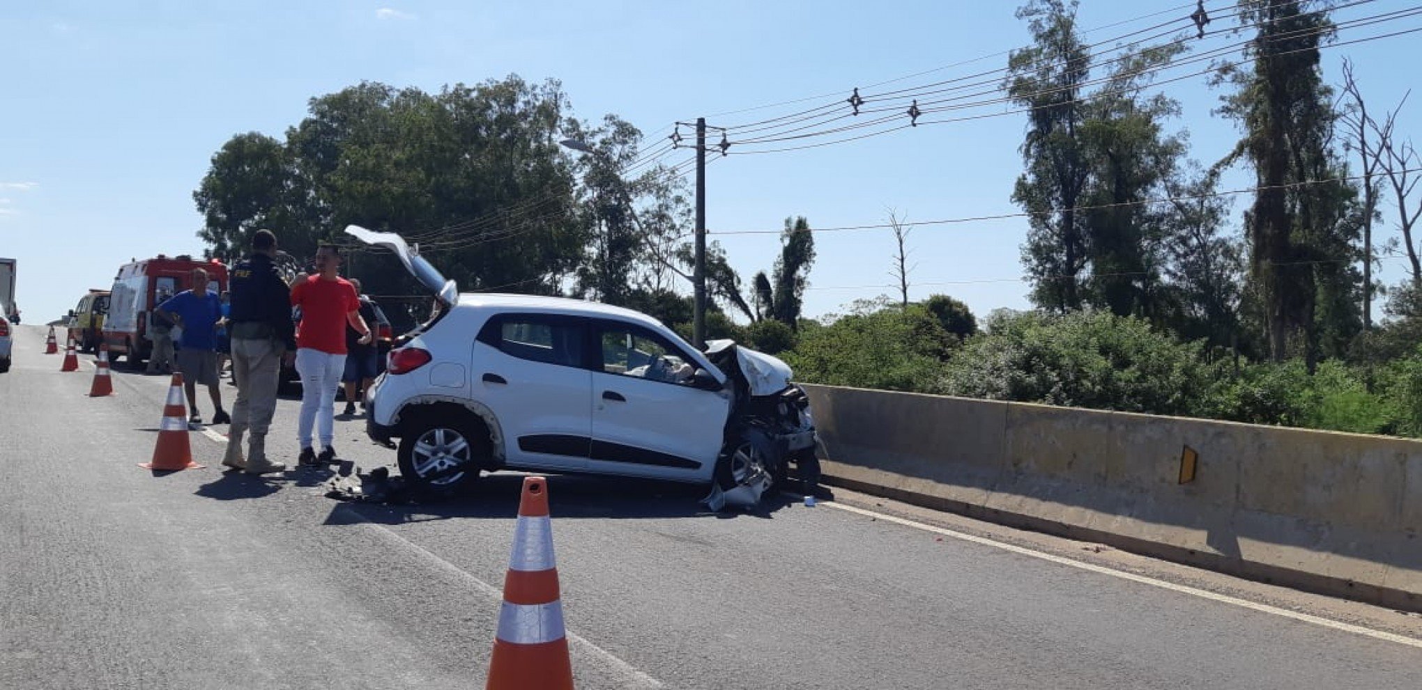 Acidente entre dois veículos provoca lentidão na BR-116, entre Sapucaia do Sul e Esteio