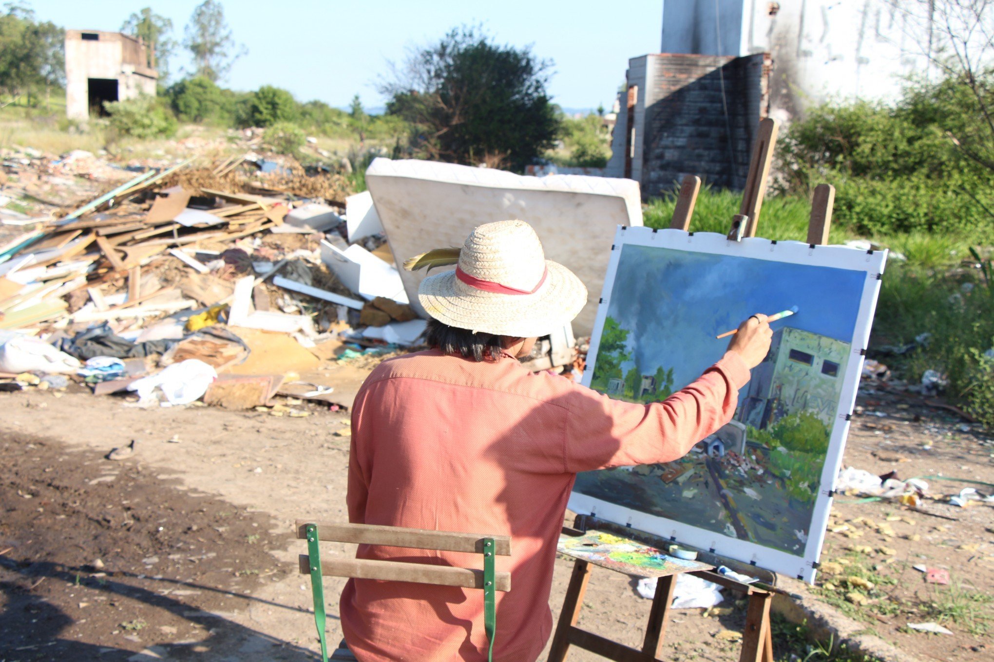 Paisagem apocalíptica de área abandonada inspira artista em Novo Hamburgo