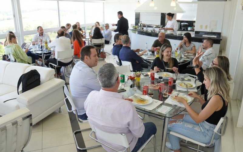 Grupo Sinos realiza almoço com parceiros e clientes