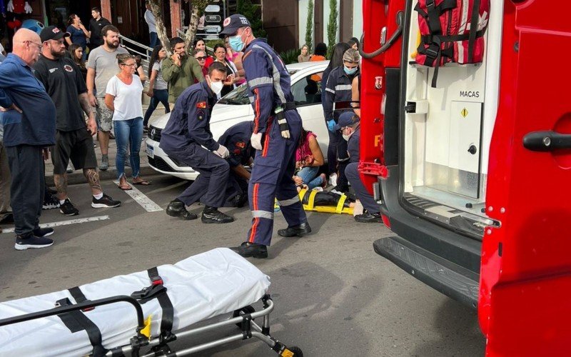 Criança é atropelada por motociclista no Centro de Gramado