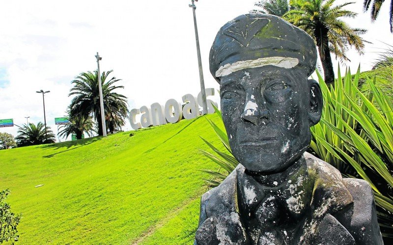 Busto do tenente-coronel Alfeu de Alcântara Monteiro em 2019