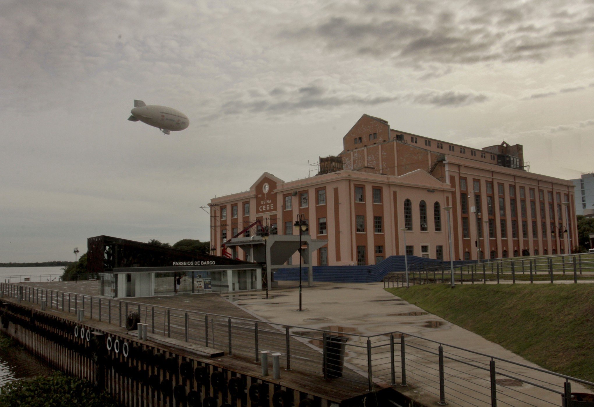Presença de dirigível em Porto Alegre lembra passagem de Zeppelin pelo céu gaúcho há quase 90 anos