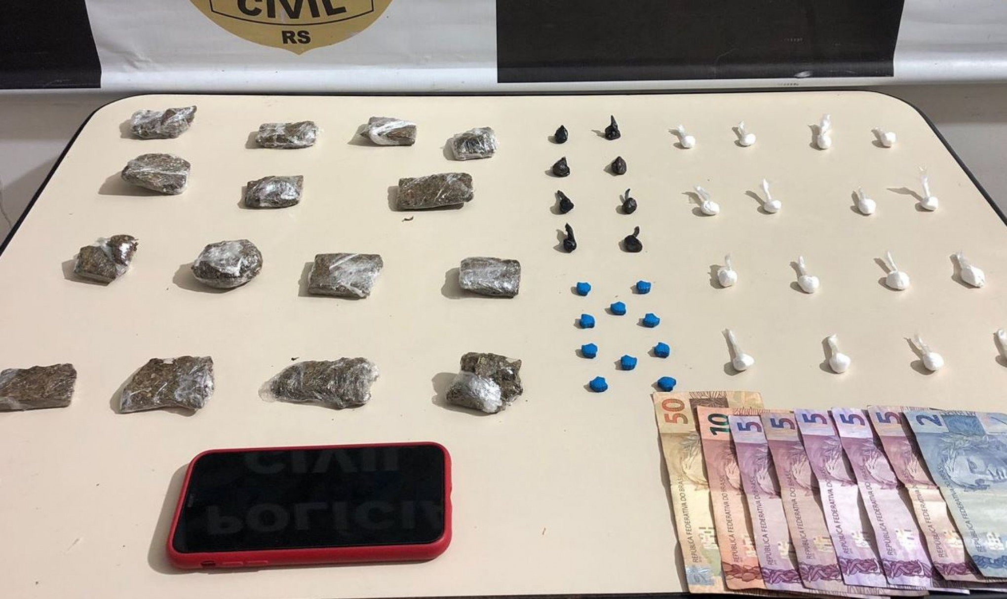 Homem é preso por traficar cocaína, maconha, ecstasy e pedras de crack em Gramado