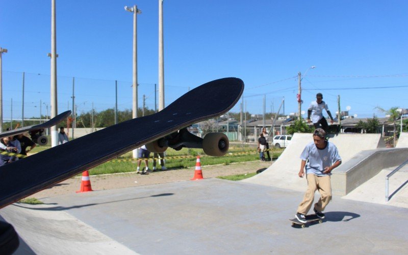 Jovens de Canoas participaram da 3.ª etapa do Skate Solidário no Niterói no fim de semana