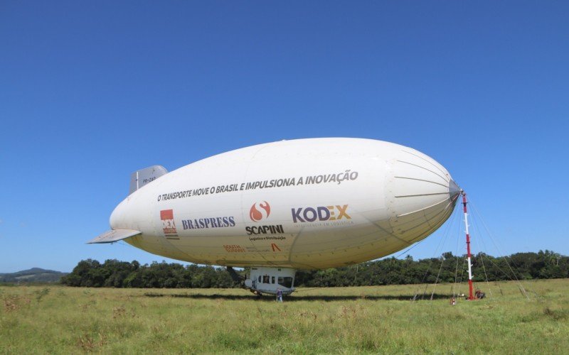 DirigÃ­vel pousa em Campo Bom