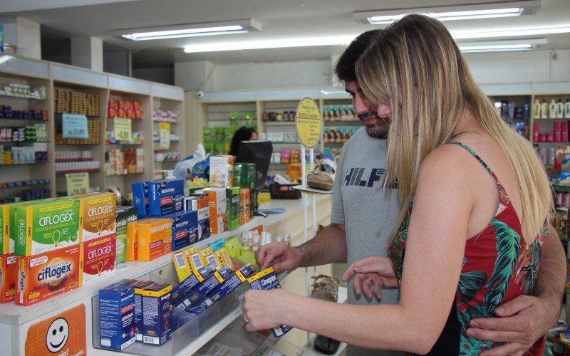 Casal fez compra de remédios antes do aumento chegar às farmácias