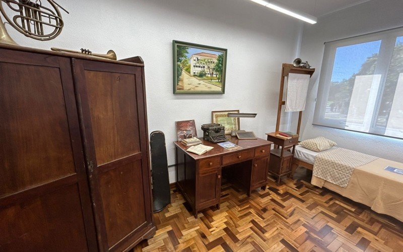 Instituto Ivoti comemora 114 anos e inaugura reforma do antigo internato masculino; exposição remonta quarto da época do internato