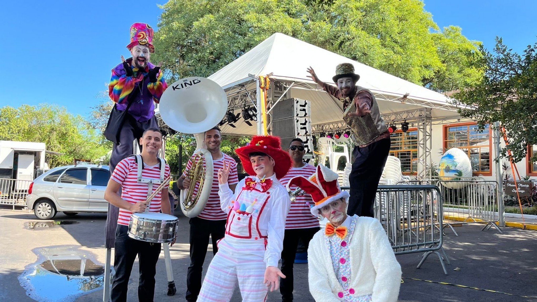 Cortejo de Páscoa teve a participação de personagens e foi atração na cidade de Sapiranga