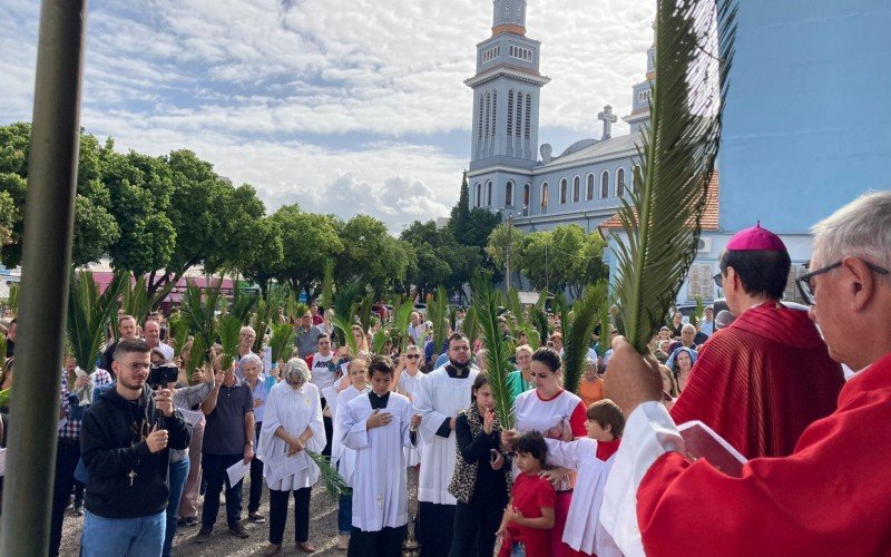 Domingo de Ramos abre a Semana Santa com missa e procissão