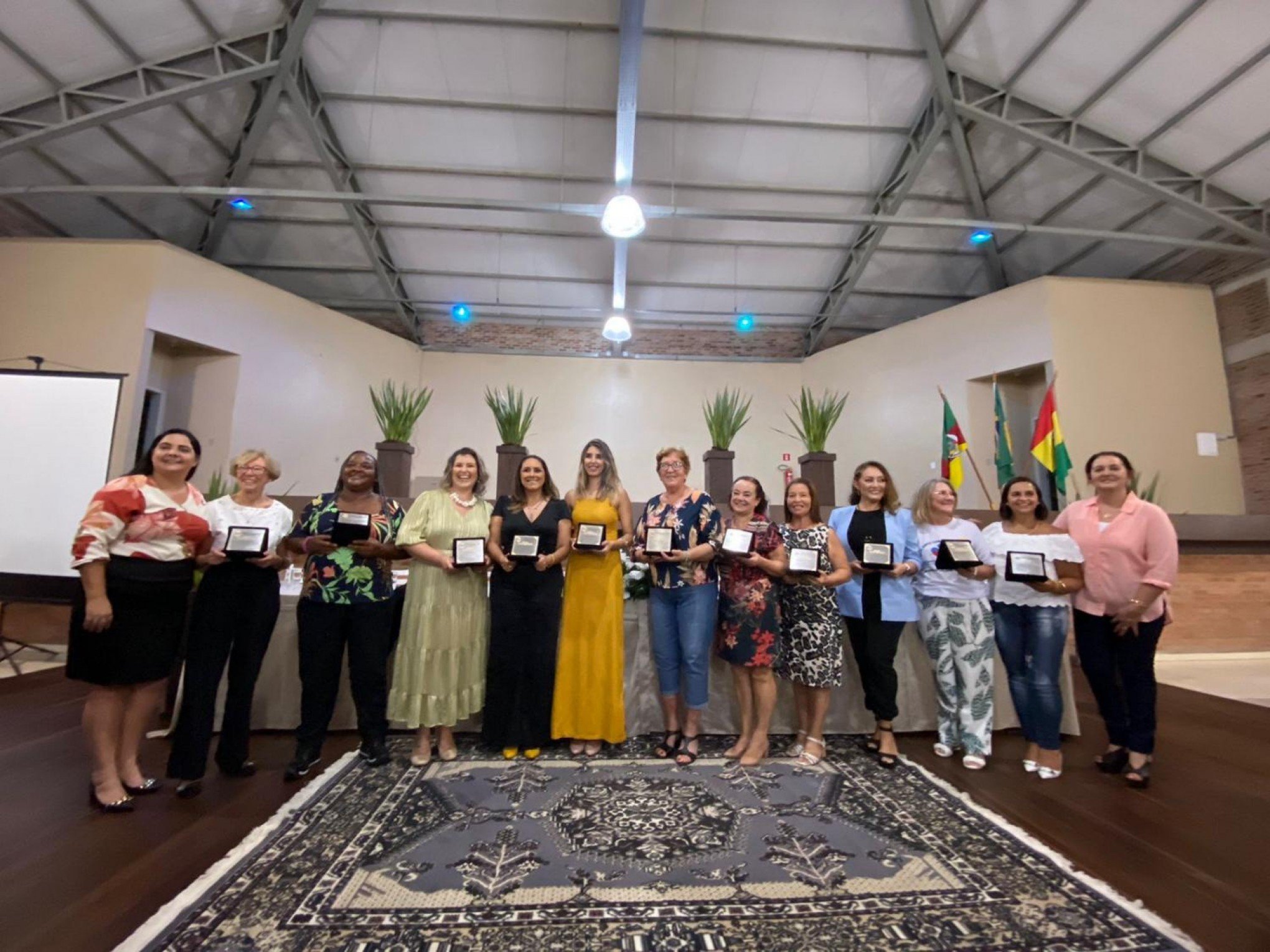 Mulheres recebem homenagem pela atuação em Portão