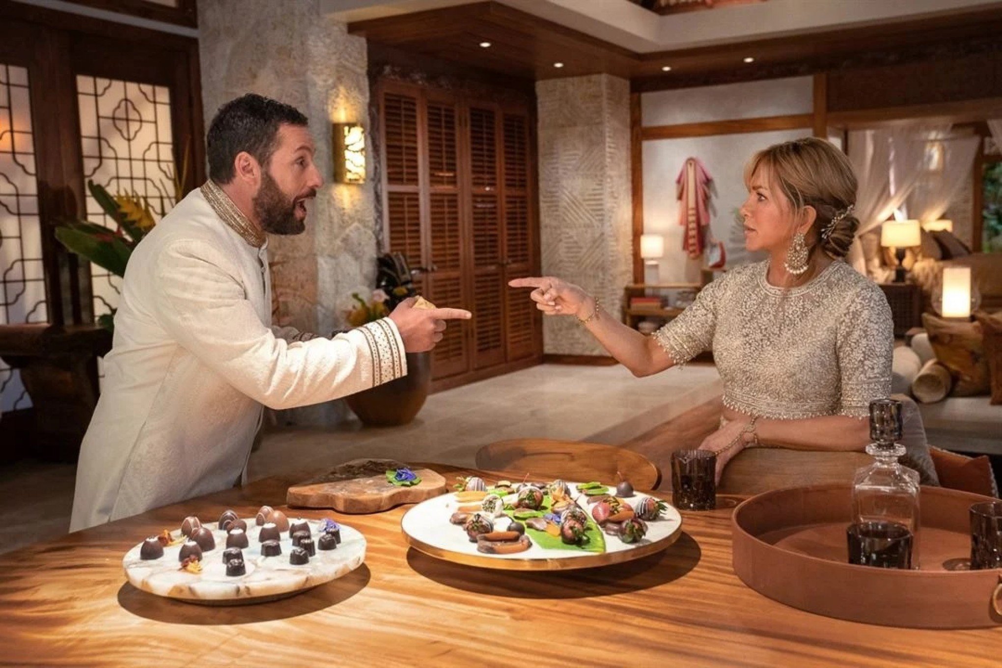 Adam Sandler e Jennifer Aniston enfrentam criminosos para desvendar mistério em Paris