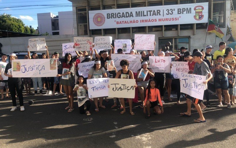 Manifestação de familiares e amigos em Sapucaia | Jornal NH
