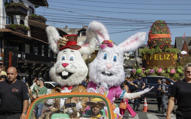 Parada de Páscoa em Gramado, com o Pascoalino