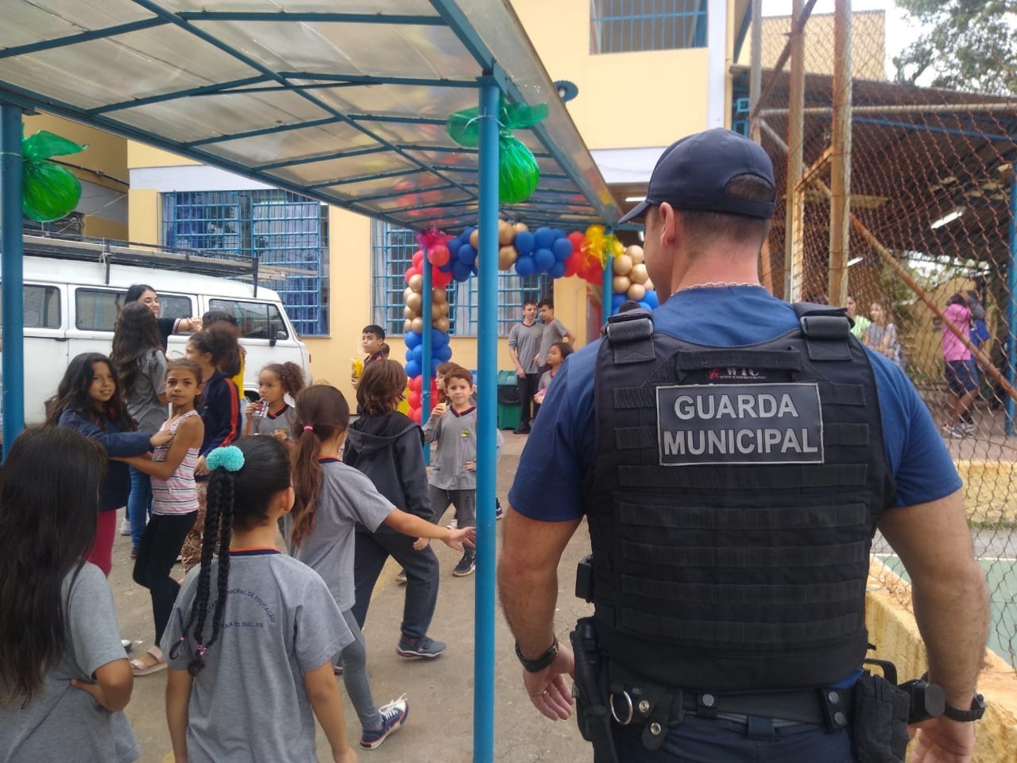 Municípios gaúchos anunciam medidas para segurança nas escolas após ataque em Santa Catarina