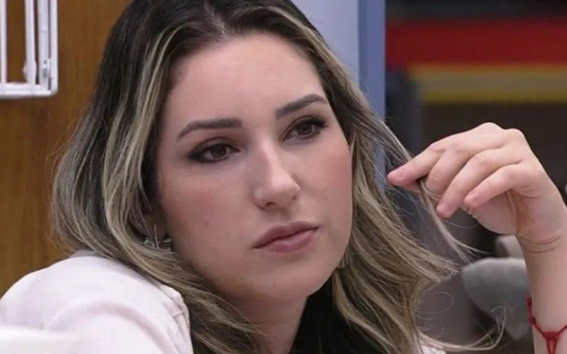 Distúrbio faz Amanda arrancar fios de cabelo no BBB 23