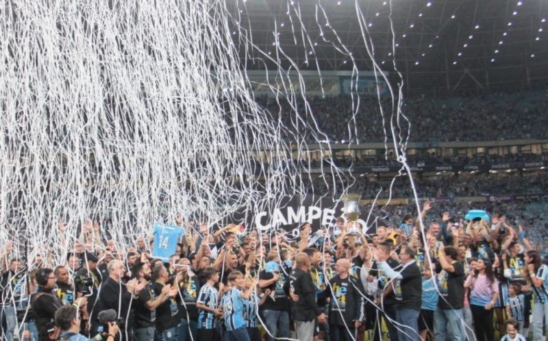 Grêmio derrota Caxias com gol de Suárez e conquista sexto título seguido do Gauchão