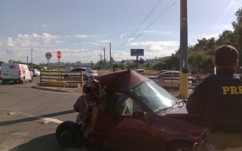 Uma mulher fica ferida em um acidente entre três carros na BR-116
