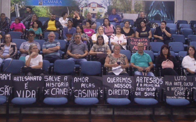 Manifestação dos artesãos na sessão da Câmara de Vereadores de Canela