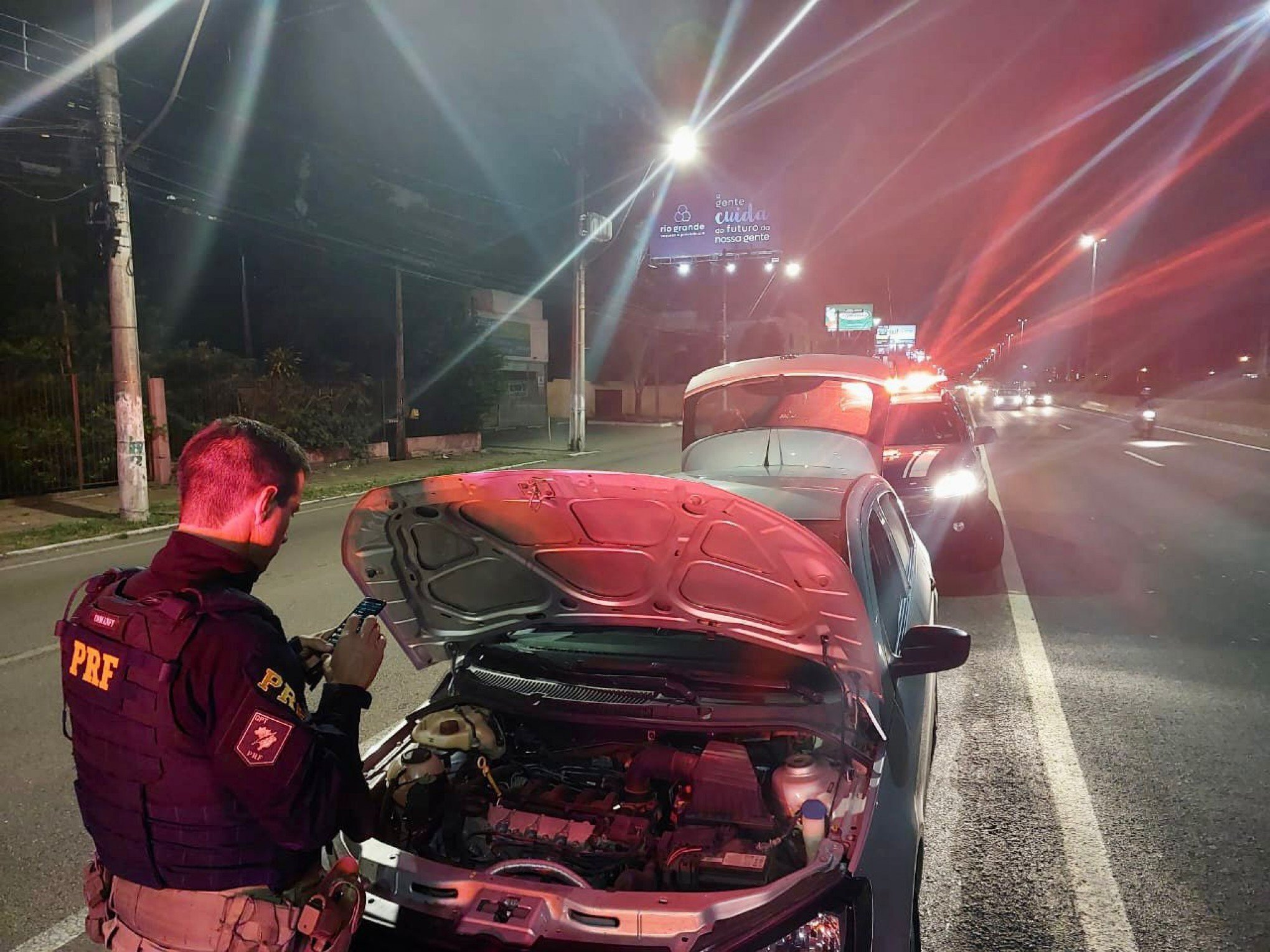 Carro roubado em janeiro em Sapucaia é recuperado em abordagem da PRF na BR-116