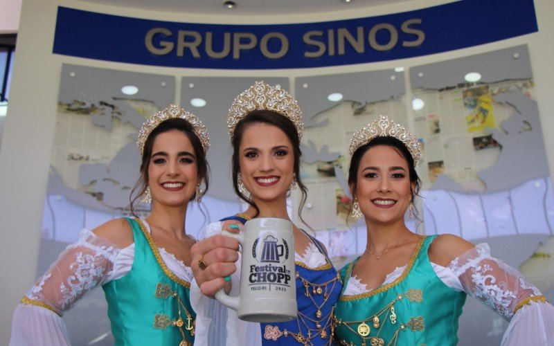 A rainha Eduarda e as princesas Priscilla e Polyana estiveram na sede do Grupo Sinos para divulgar o evento