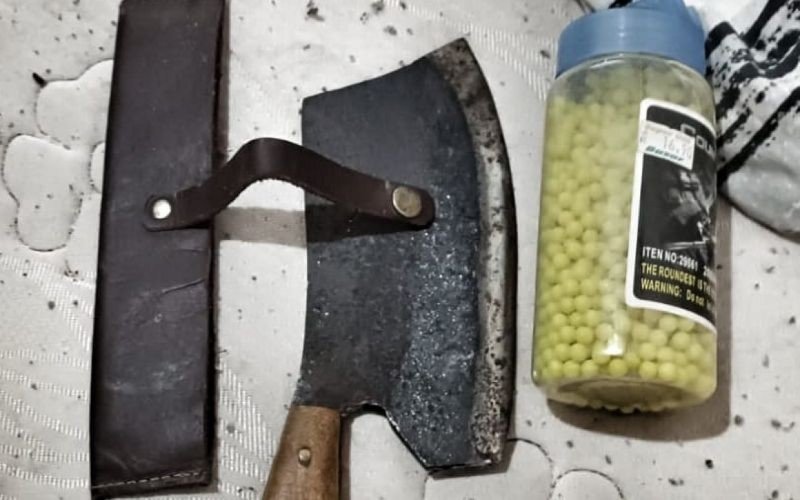 Objetos foram apreendidos na casa da adolescente