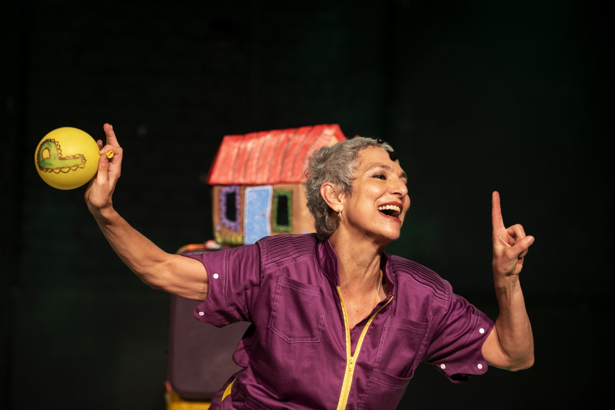 "Baile das Letrinhas" traz para o palco do teatro Sesc Canoas leveza e cores