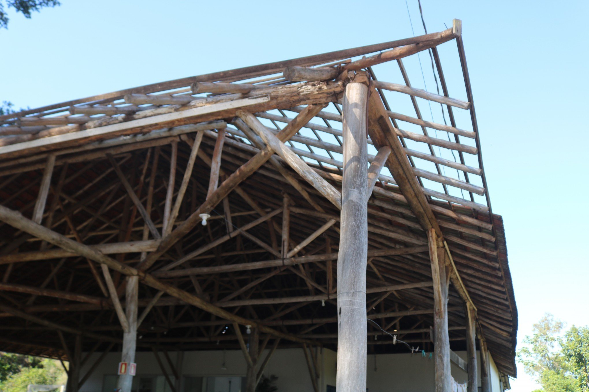Pais reclamam de estrutura de galpão em escola no interior de Ivoti