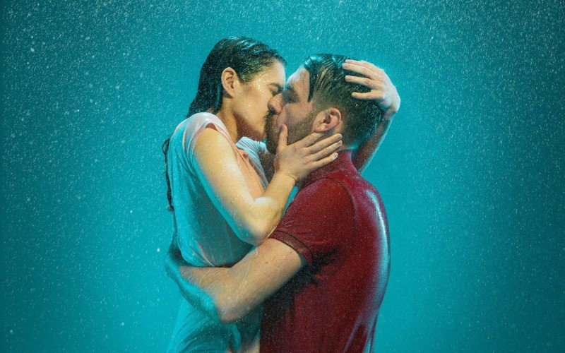 Dia do Beijo: Confira os benefícios e riscos de beijar