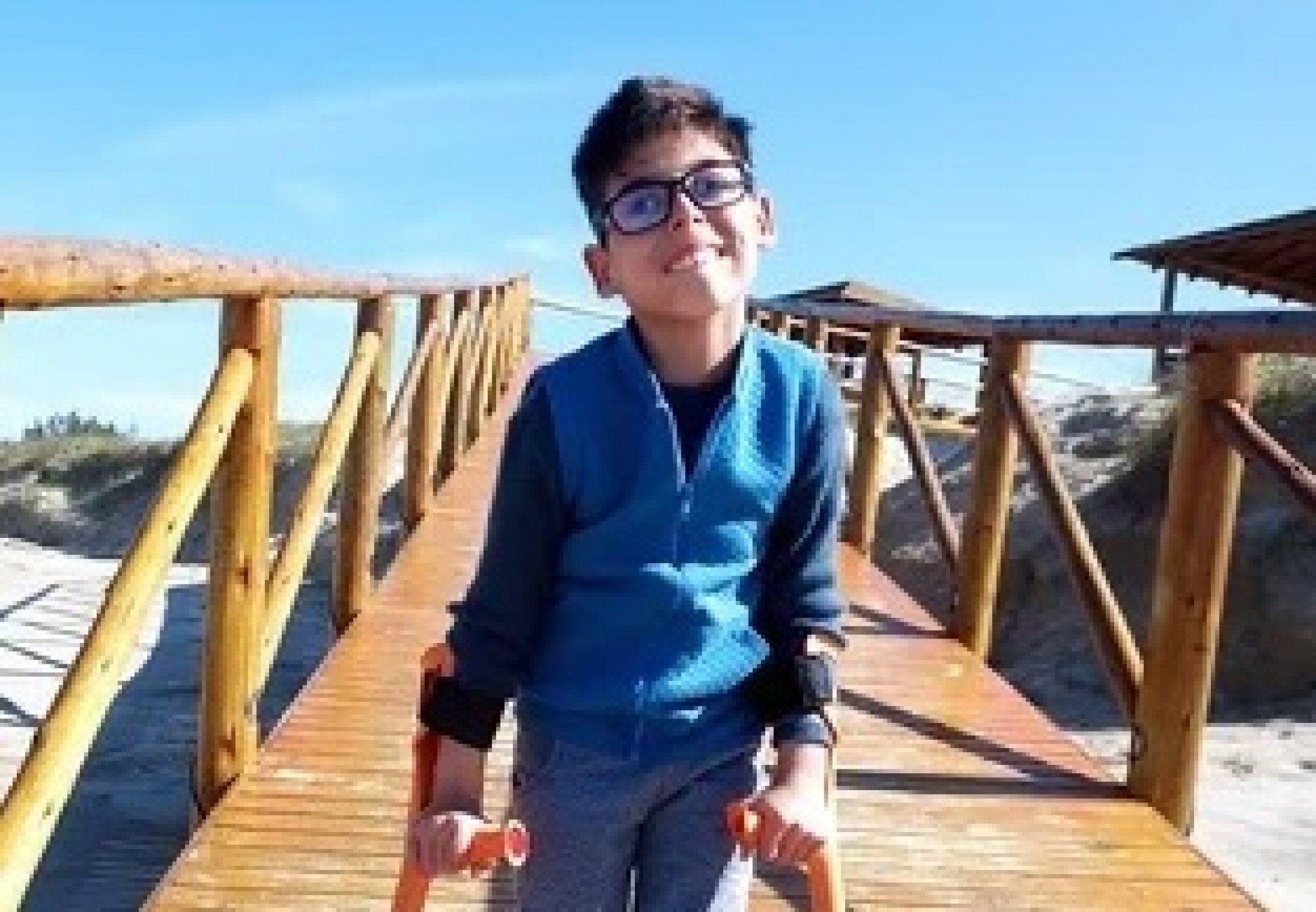 Vaquinha on-line é criada para ajudar menino Gustavo a andar sem equipamentos