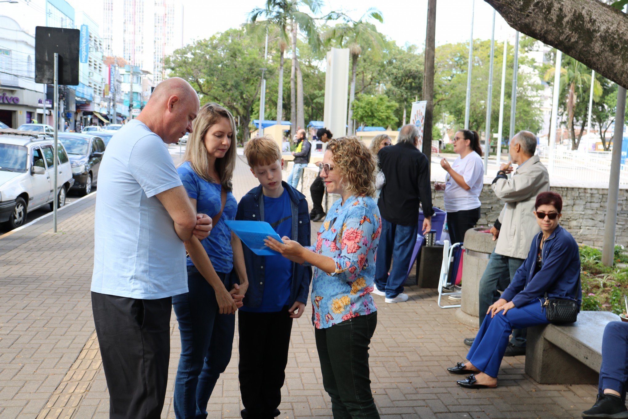 Ação de conscientização na Praça do Imigrante marca o Abril Azul